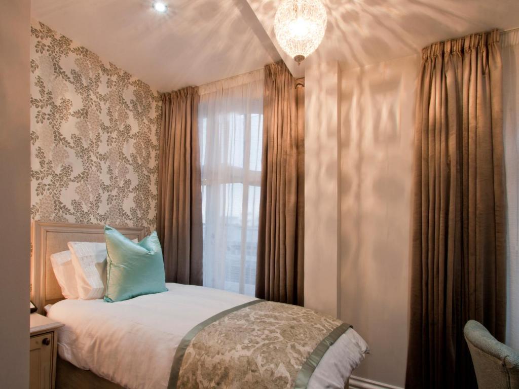 Single Room,838430921:JPEG